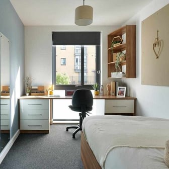 Accessible Gold En-suite - Image 2