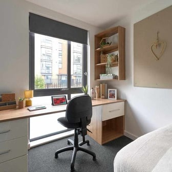 Accessible Gold En-suite - Image 3