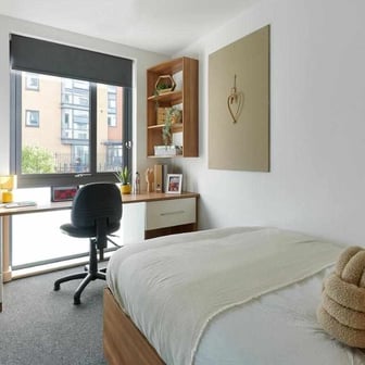 Accessible Gold En-suite - Image 1