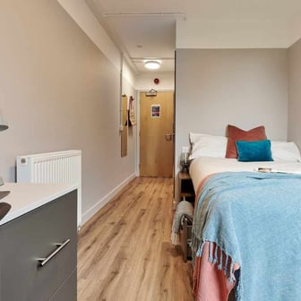 Silver En-suite - Image 3