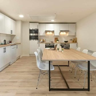 Gold En-suite - Image 3