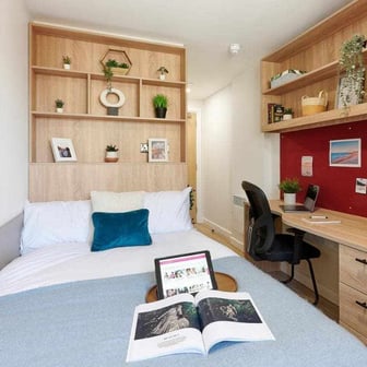 Gold En-suite - Image 1