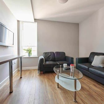 Classic En-suite In A 6-bed Flat - Image 2