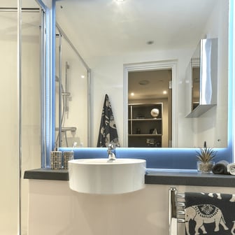 Classic En-suite - Image 2
