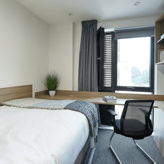 Classic En-suite - Image 1