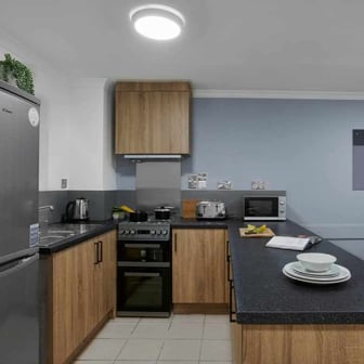 Classic En-Suite - Image 4