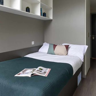 Penthouse En-suite - Image 4