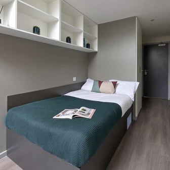 Penthouse En-suite - Image 2