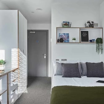 Silver En-suite - Image 1