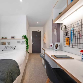 Gold En-suite - Image 3