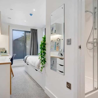 Gold En-suite - Image 4