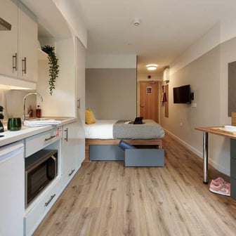 Penthouse Studio - Image 3