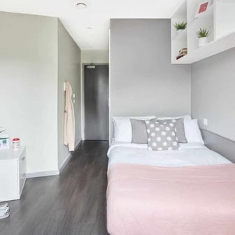 Premium En-suite - Image 2