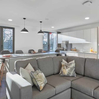 Gold En-suite - Image 3