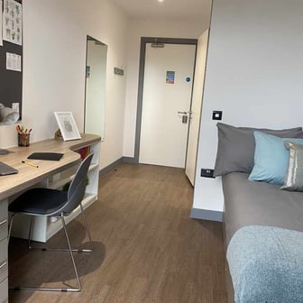 Ensuite Gold - Image 1