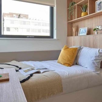 Silver En-suite - Image 2