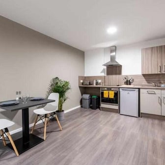 One Bedroom Apartment - Image 1