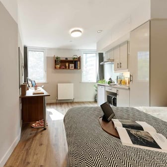 Platinum Studio - Image 1