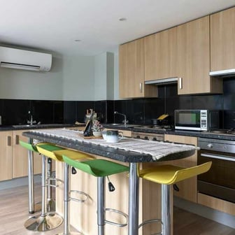 Ensuite Penthouse - Image 4