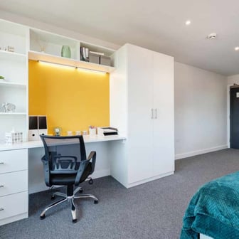 8 Bed Classic En-suite - Image 1