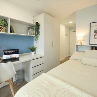 Gold Ensuite - Image 2