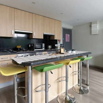 Ensuite Penthouse - Image 4