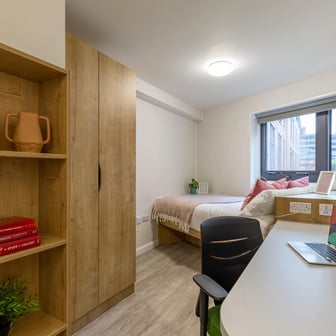 Classic En Suite - Image 1