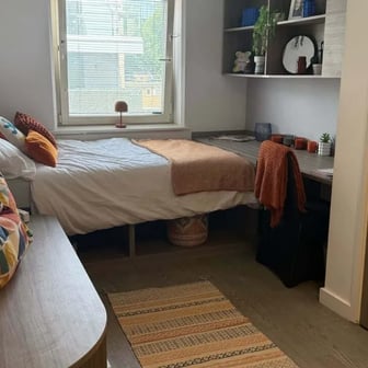 Core En-suite - Image 1