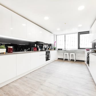 Classic En Suite - Image 2