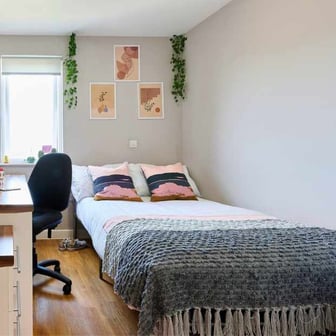 Flat Four Bedroom - Image 1