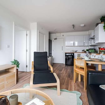 Upper Deluxe with City View 1 Bedroom Apartment - Image 3