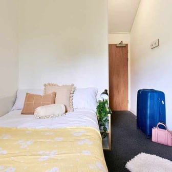 Ensuite Gold - Image 2