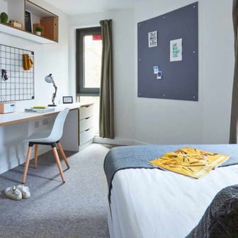 Studio Two Bed - Image 2