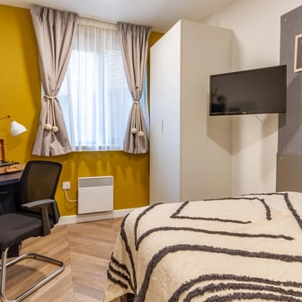 Classic - 2 Bed Flat - Image 1