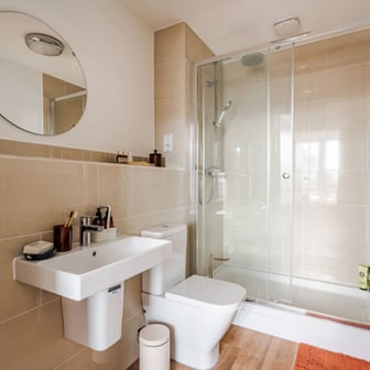 Deluxe with City View 2 Bedroom Apartment - Image 9