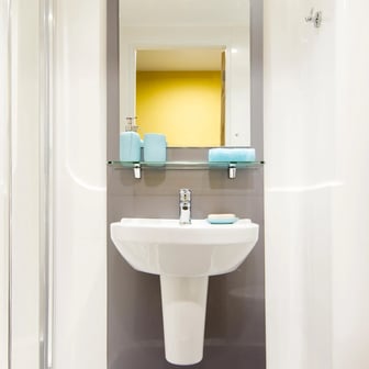 Classic En Suite - Image 5