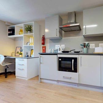 One Bed Apartment - Image 4