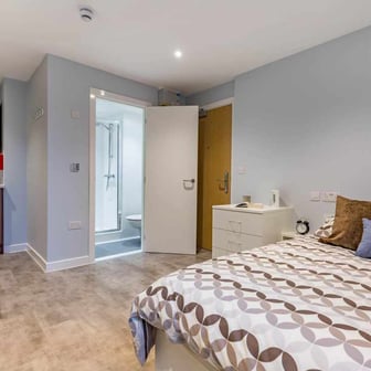 7 Bed Premium Studio - Image 1