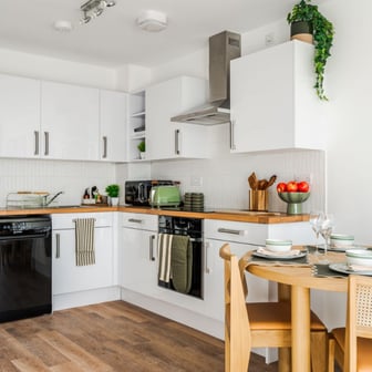 Upper Deluxe 1 Bedroom Apartment - Image 2