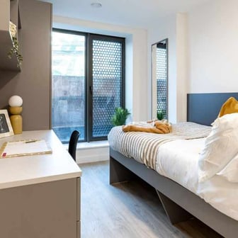 Ensuite Classic 8 Bed Upper Floor - Image 2