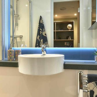 Ensuite Deluxe - Image 2
