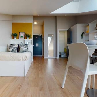 Penthouse Studio - Image 4