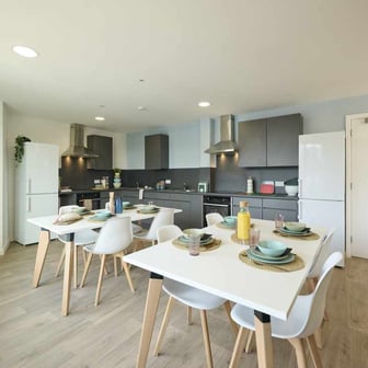 Silver Ensuite - Image 9