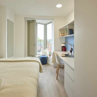 Gold Ensuite - Image 3