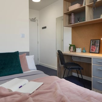 Premium En Suite - Image 1