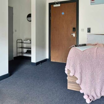 Flat One Bed Platinum - Image 3