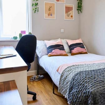 Flat Four Bedroom - Image 1