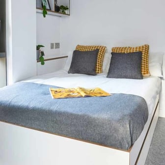 Studio Two Bed - Image 1