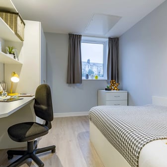 5 Bed Club En-suite - Image 2