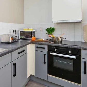 Shared Apartment Classic - Image 5